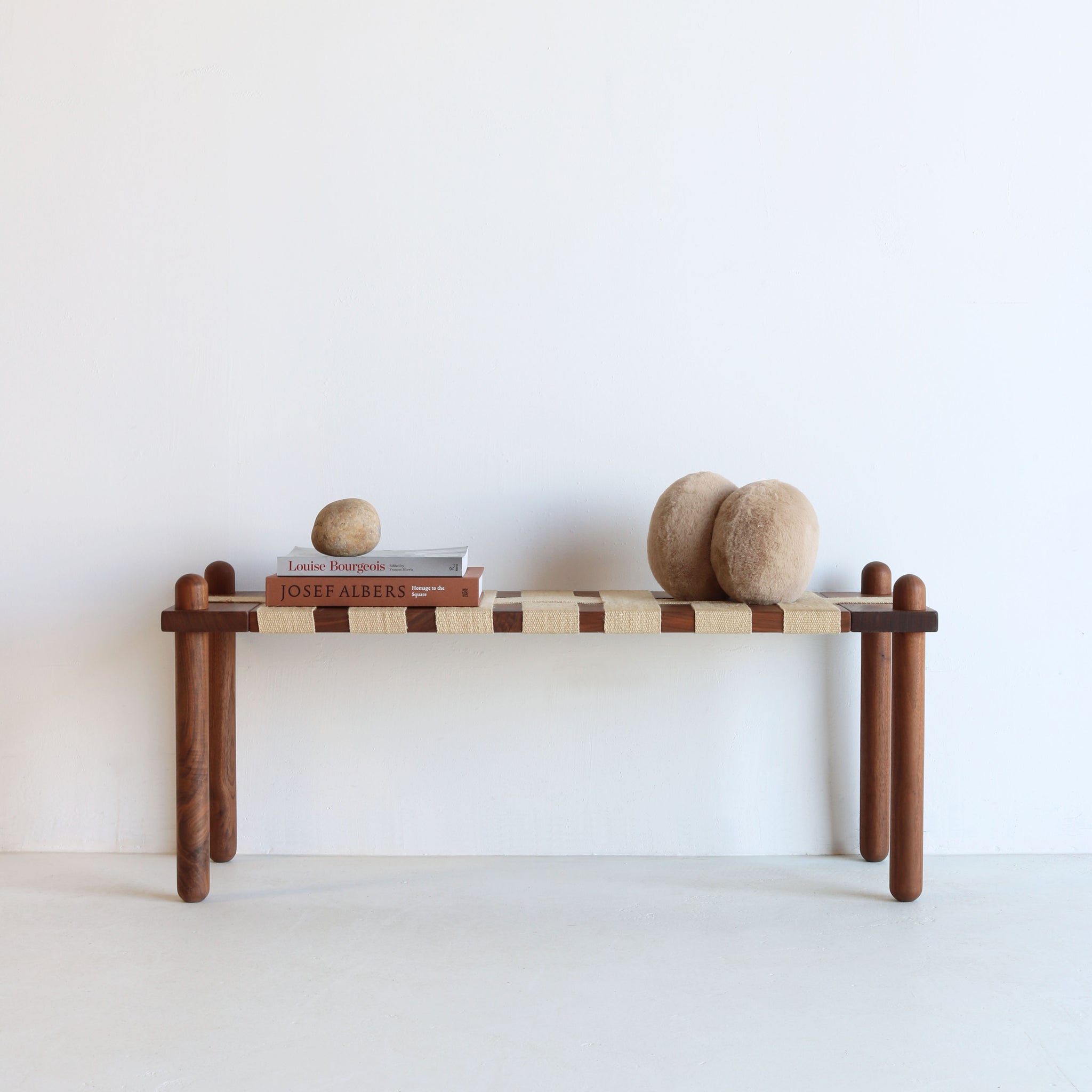 CAPSULE BENCH walnut | 44"