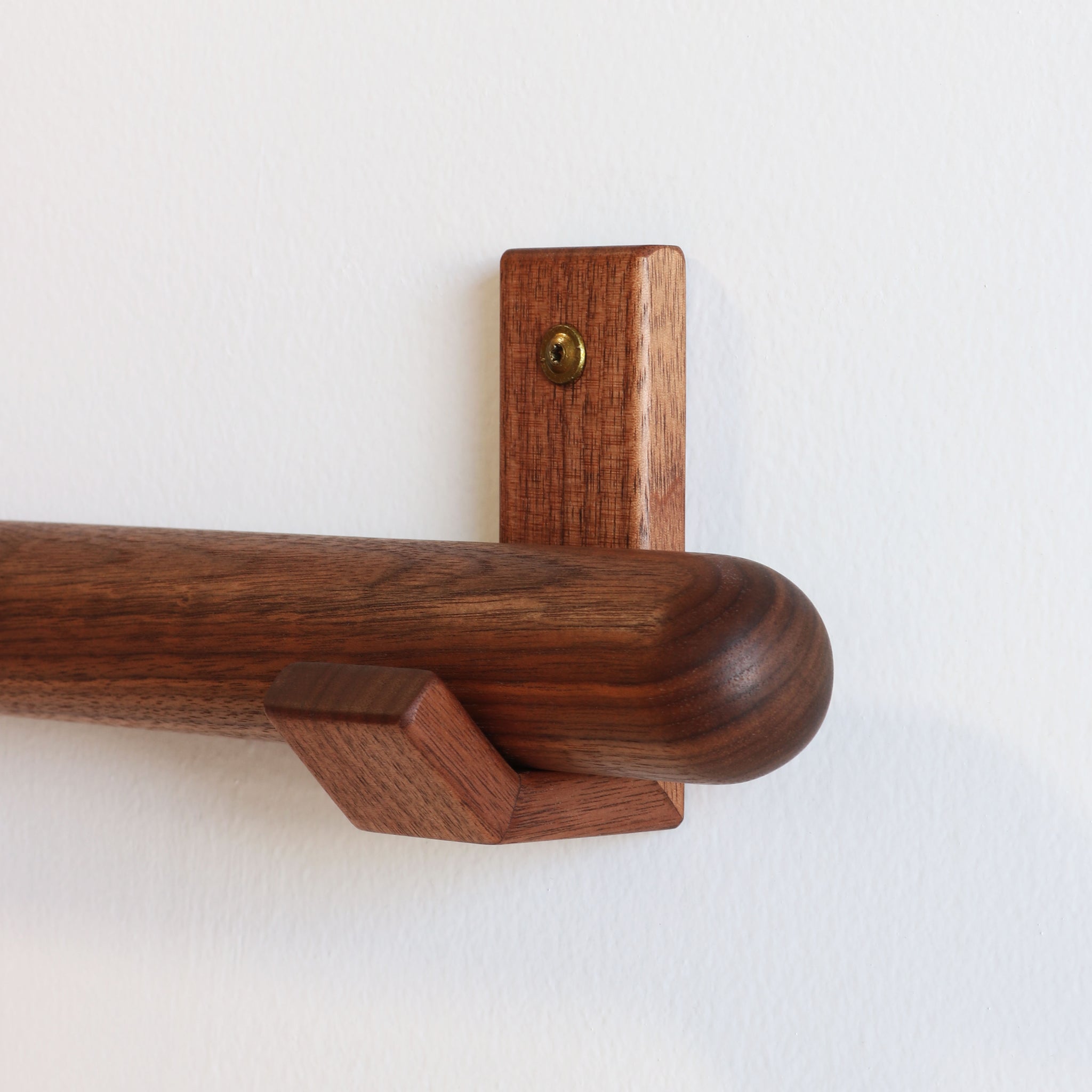 CAPSULE DOWEL + BRACKETS  walnut