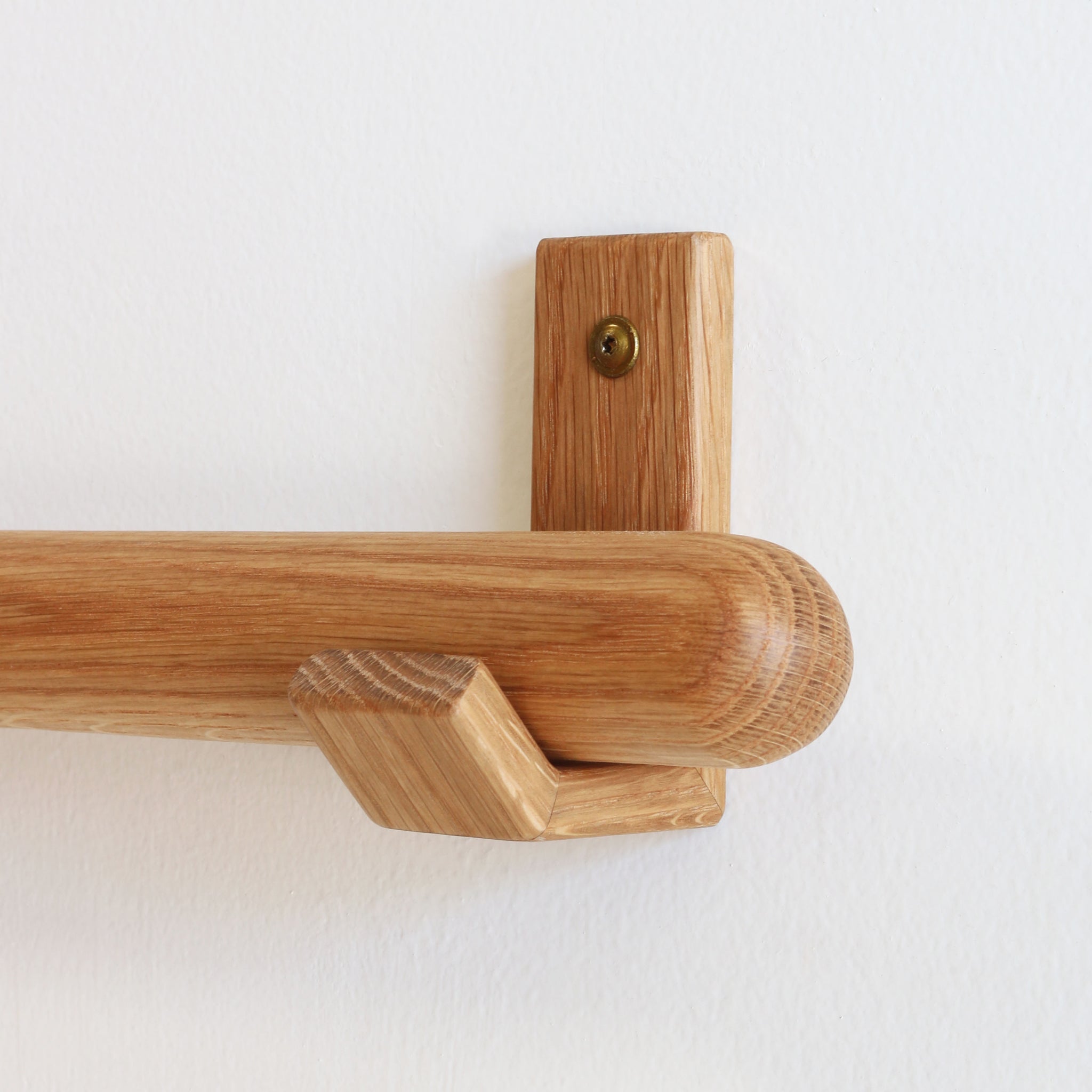 CAPSULE DOWEL + BRACKETS  oak