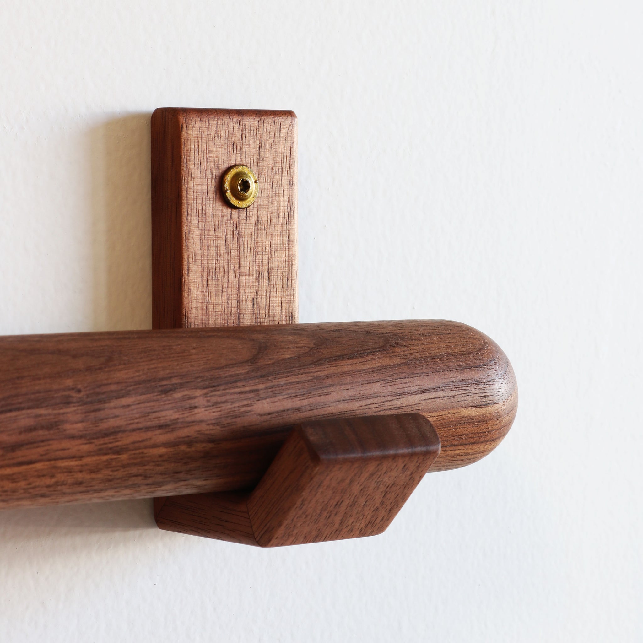 CAPSULE DOWEL + BRACKETS  walnut
