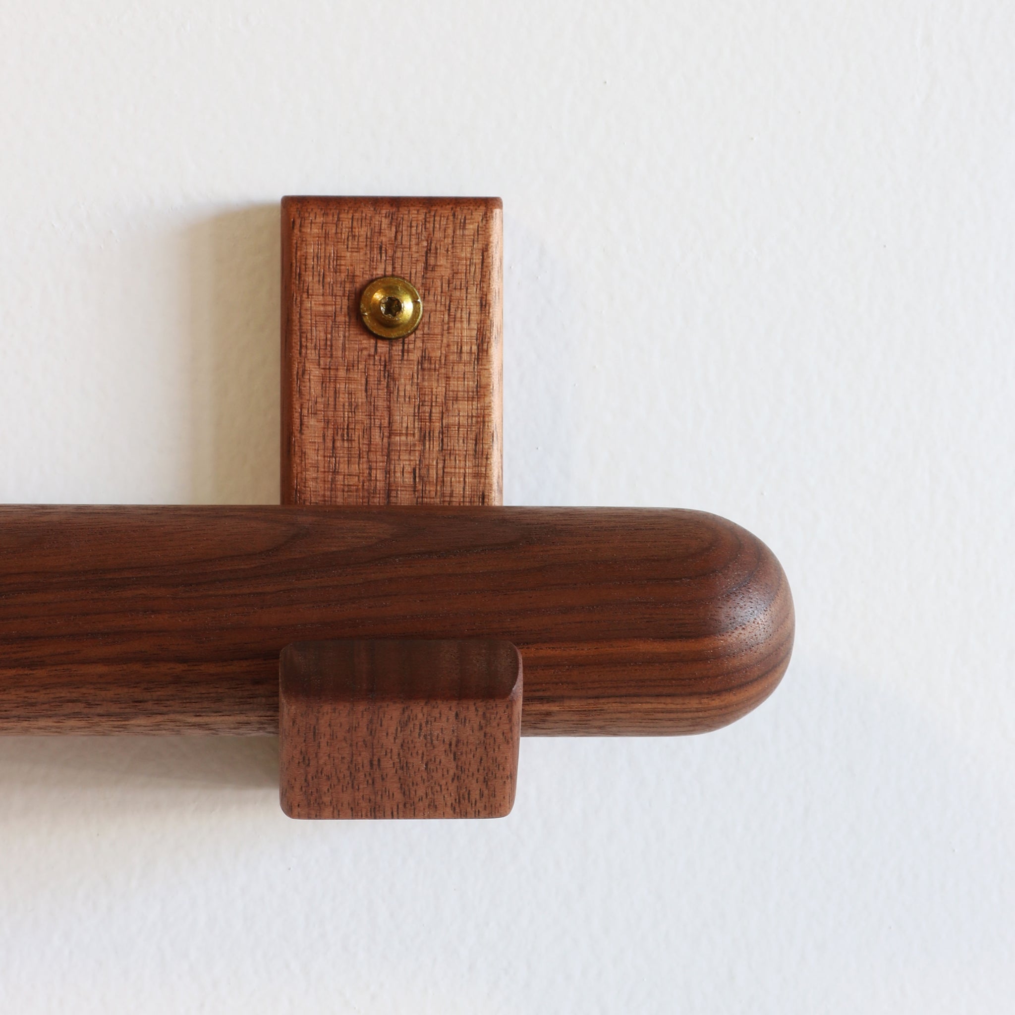 CAPSULE DOWEL + BRACKETS  walnut