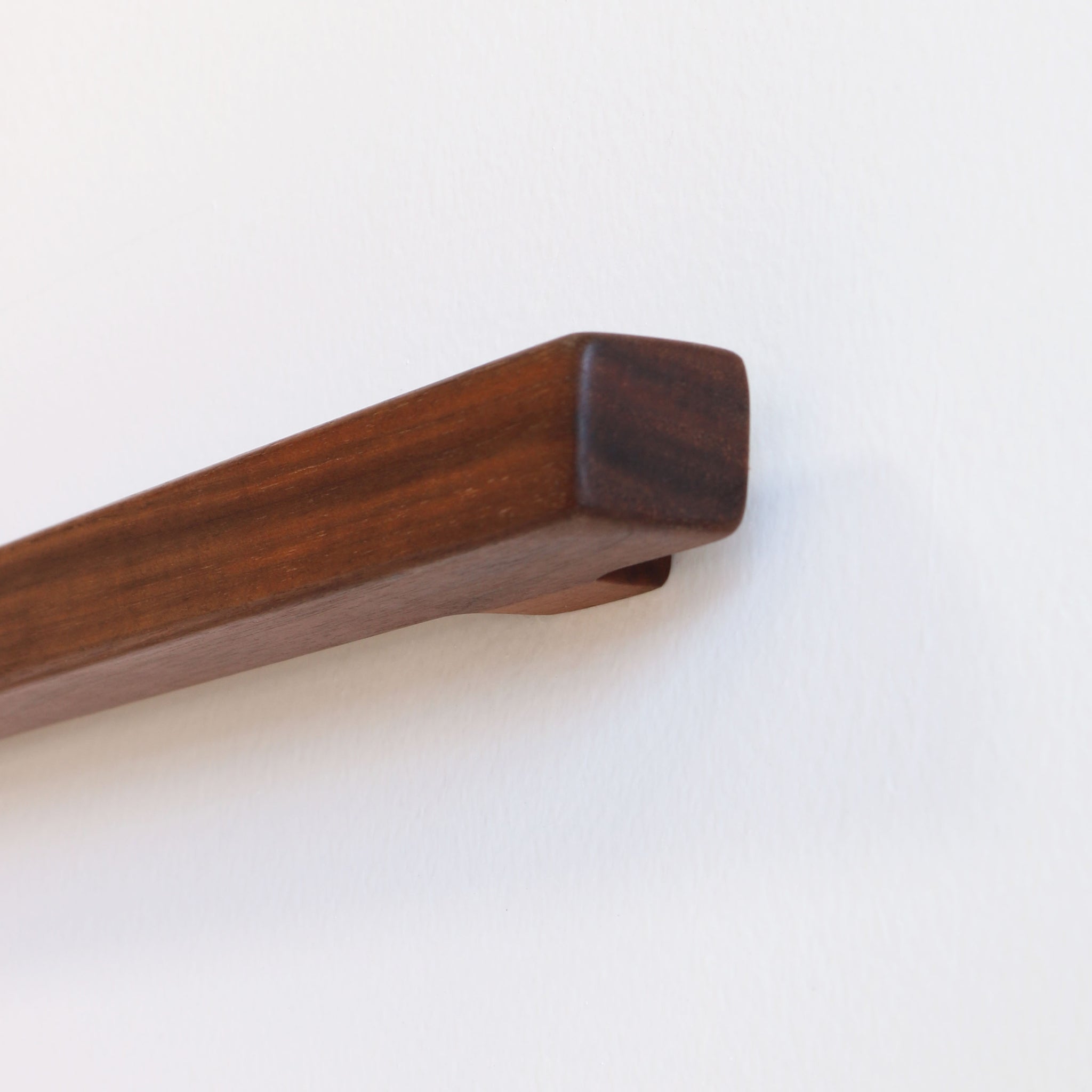 SIMPLE DOWEL  walnut