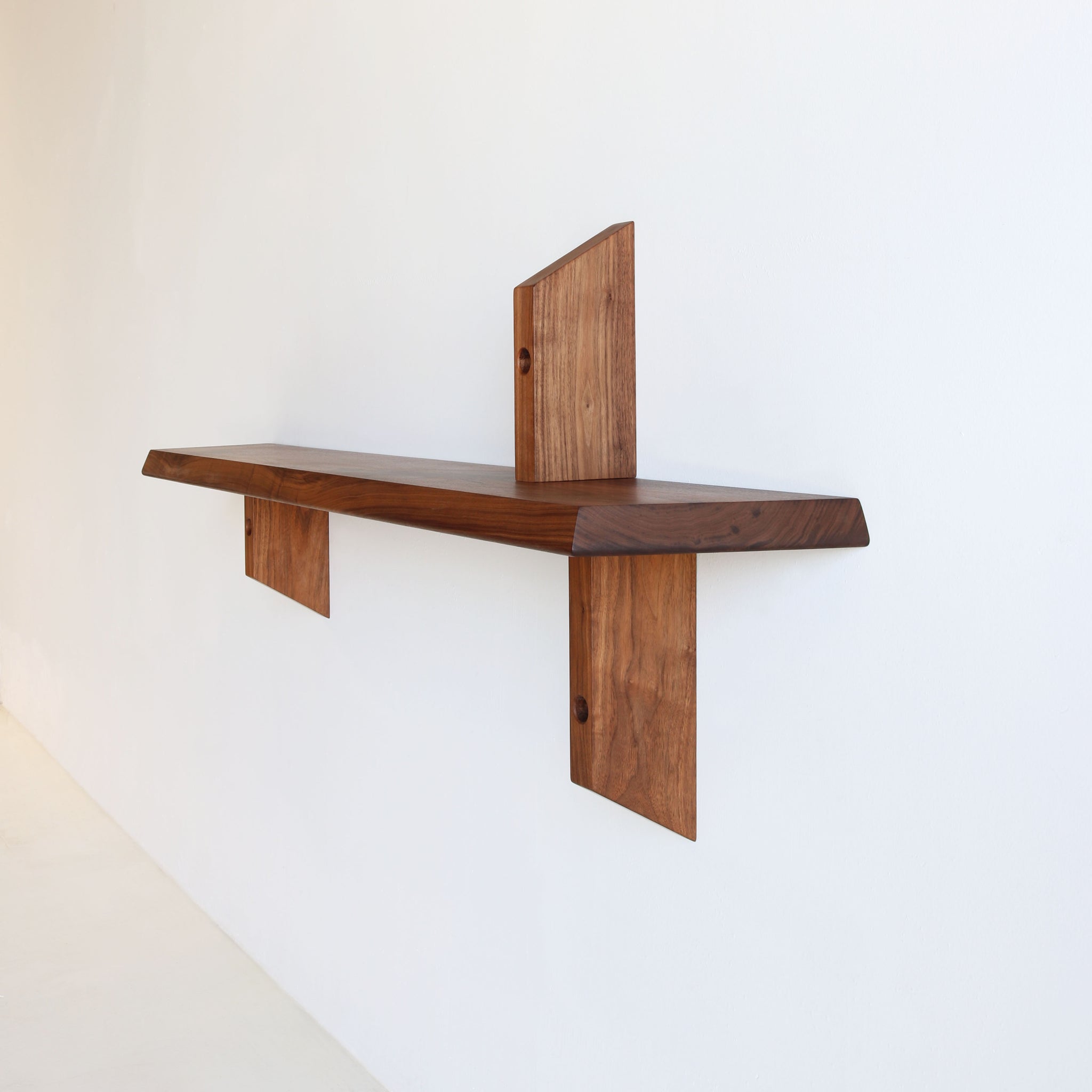 SLIGHT SHELF walnut | 60"