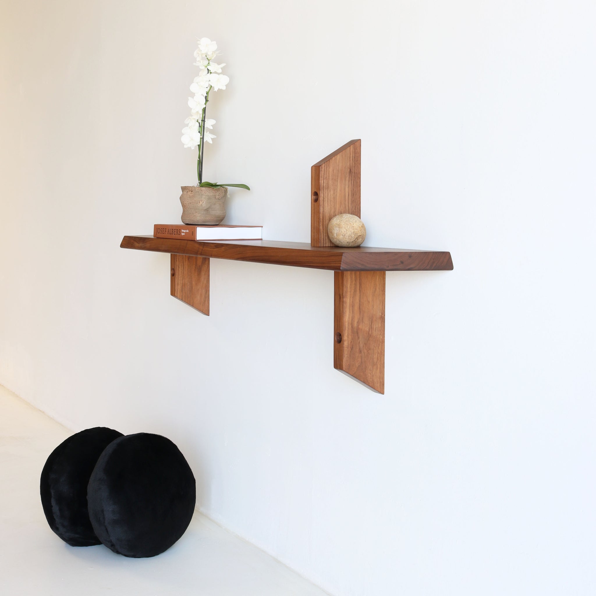 SLIGHT SHELF walnut | 60"