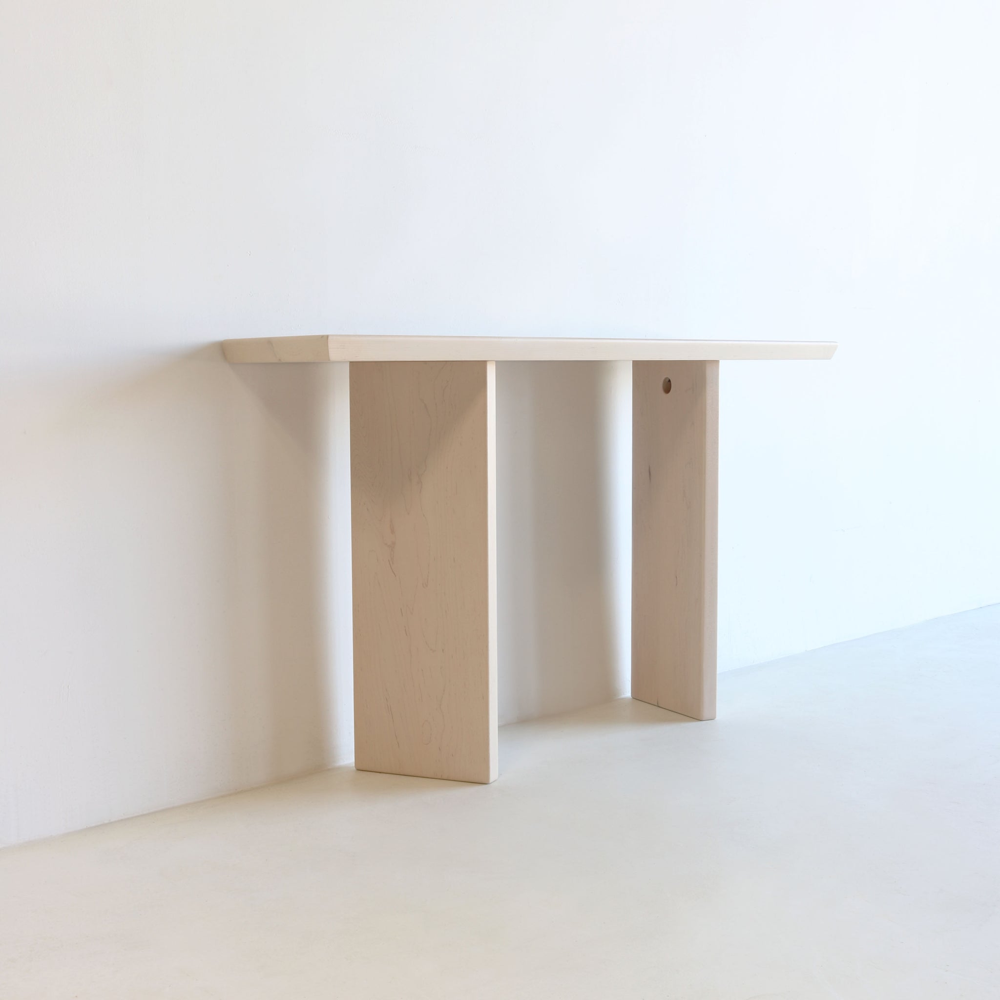 SLIGHT CONSOLE TABLE maple | 60"