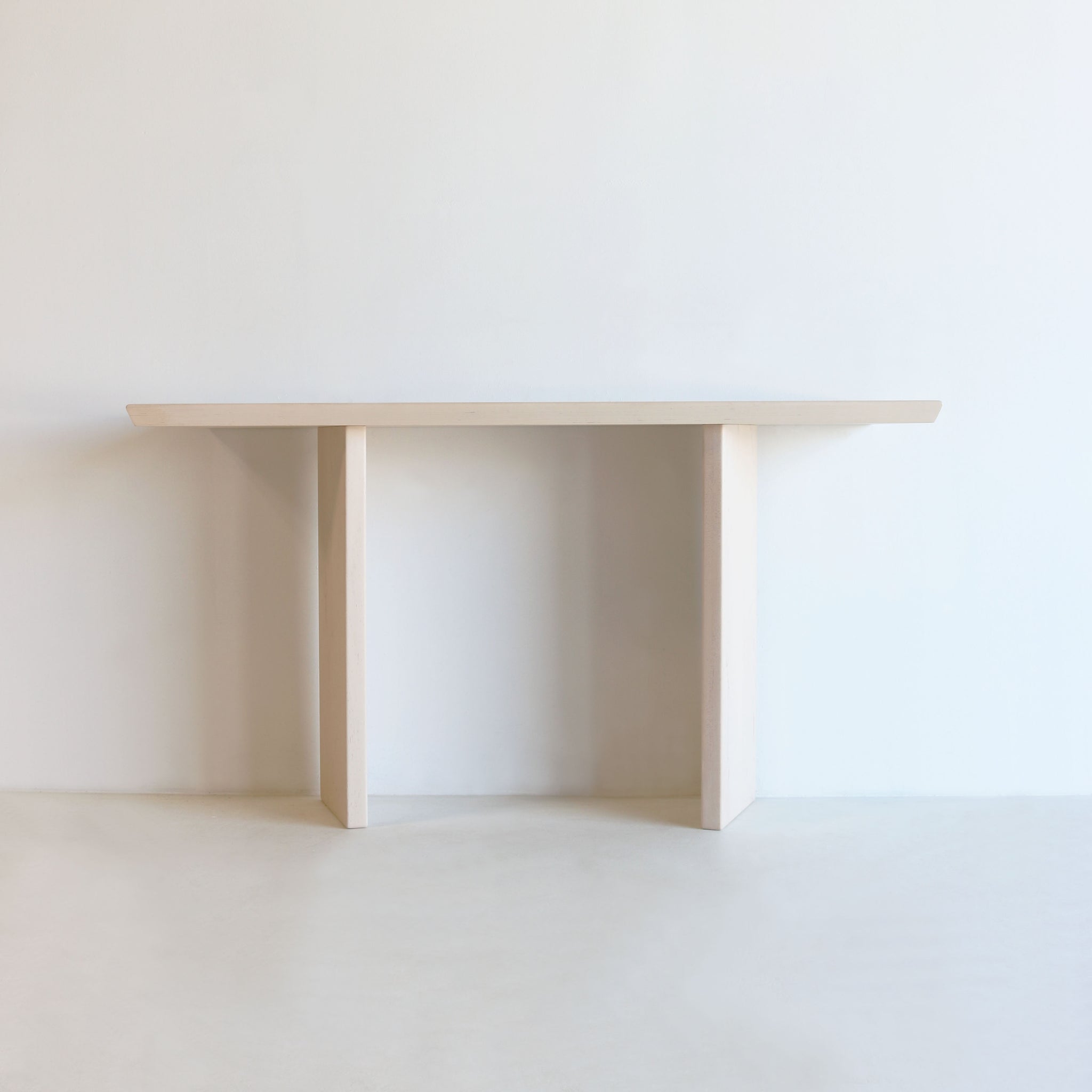SLIGHT CONSOLE TABLE maple | 60"