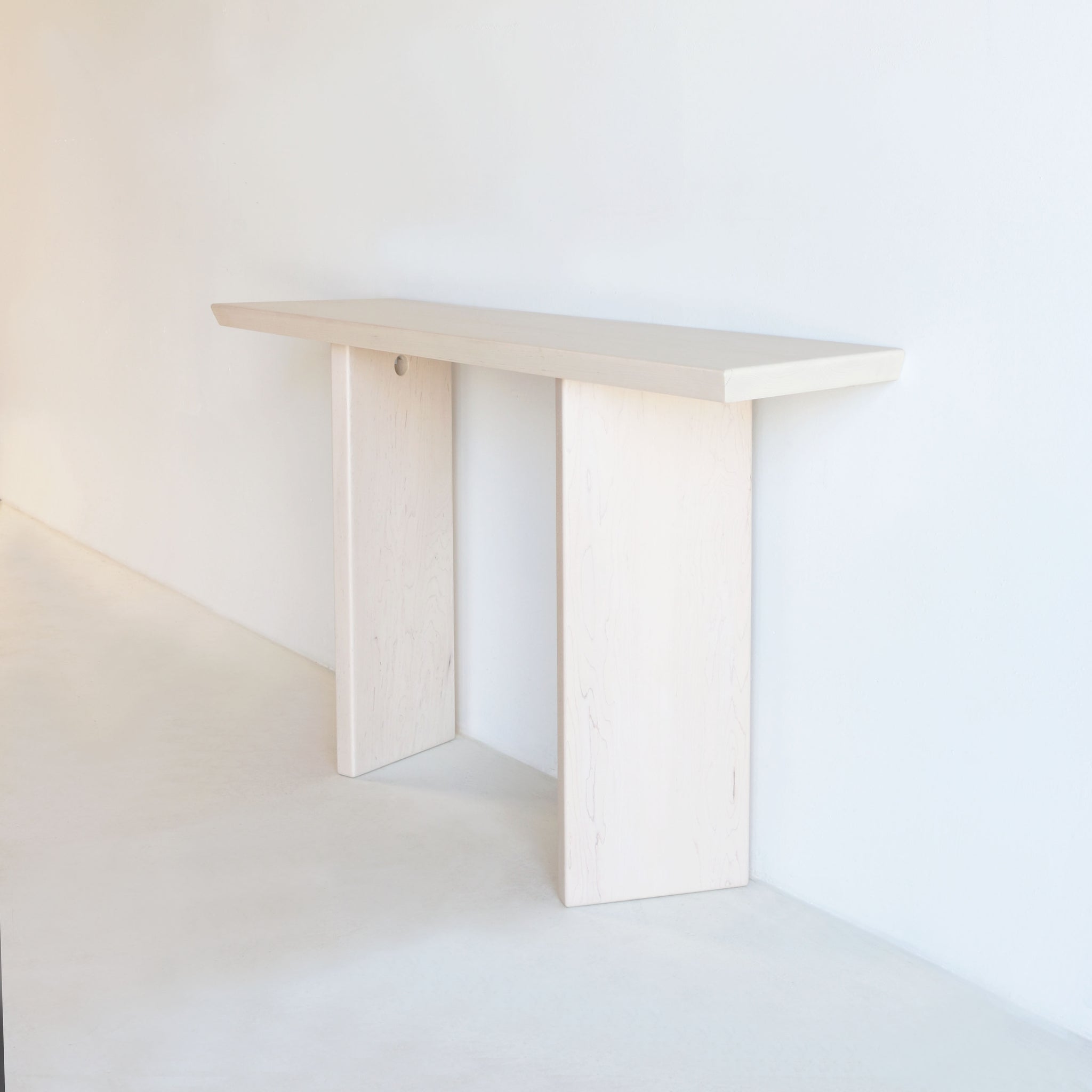 SLIGHT CONSOLE TABLE maple | 60"