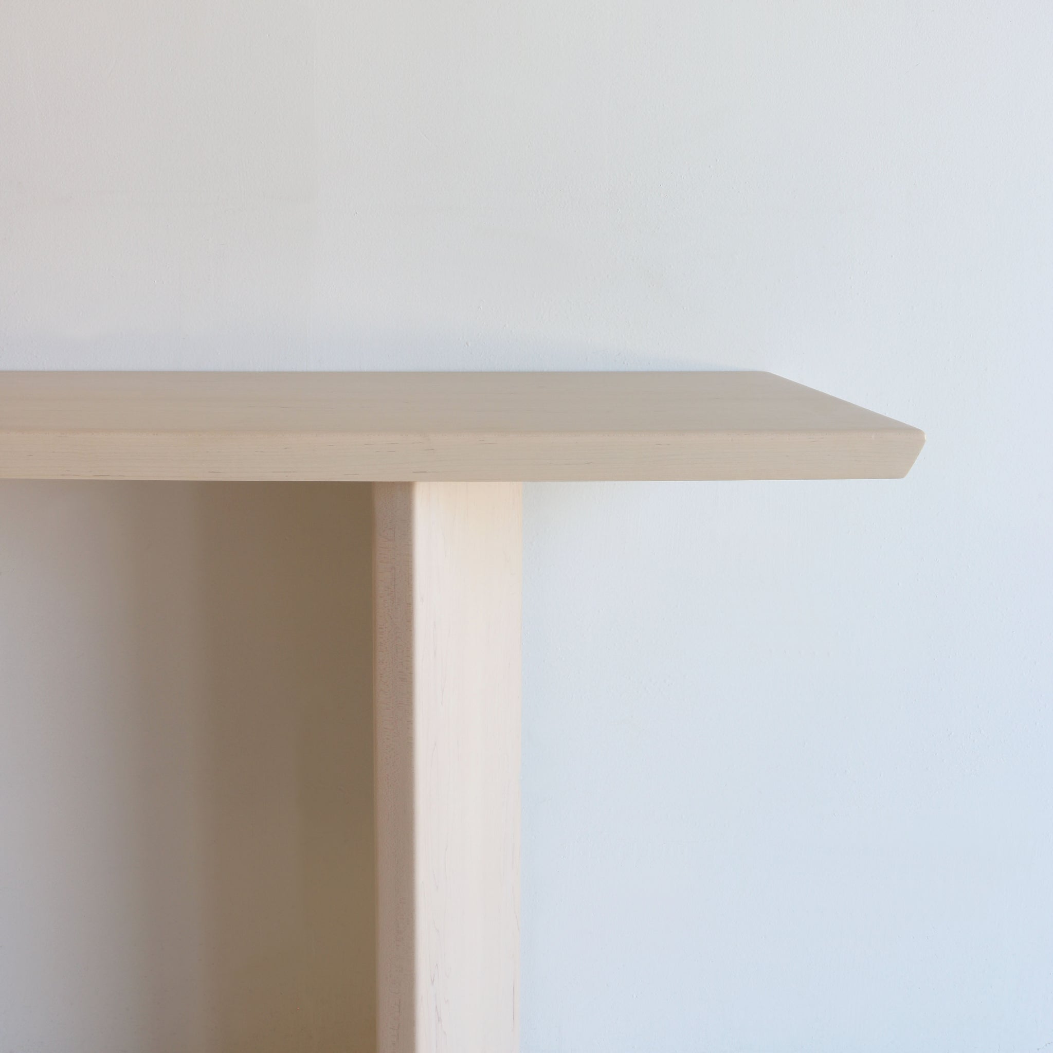SLIGHT CONSOLE TABLE maple | 60"