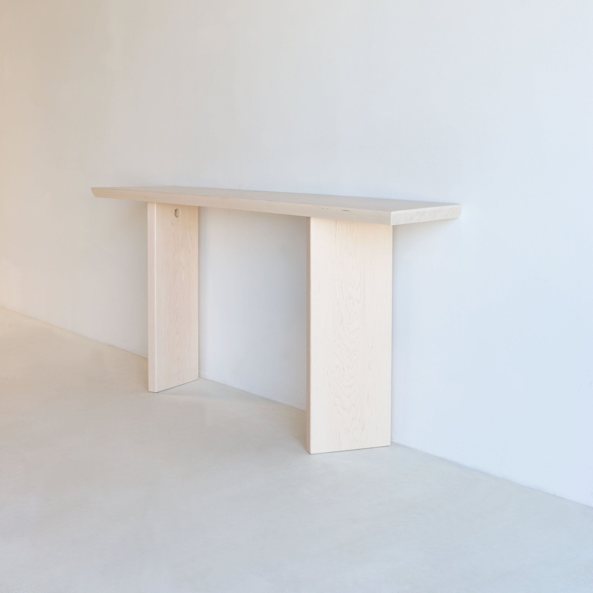 SLIGHT CONSOLE TABLE maple | 72"