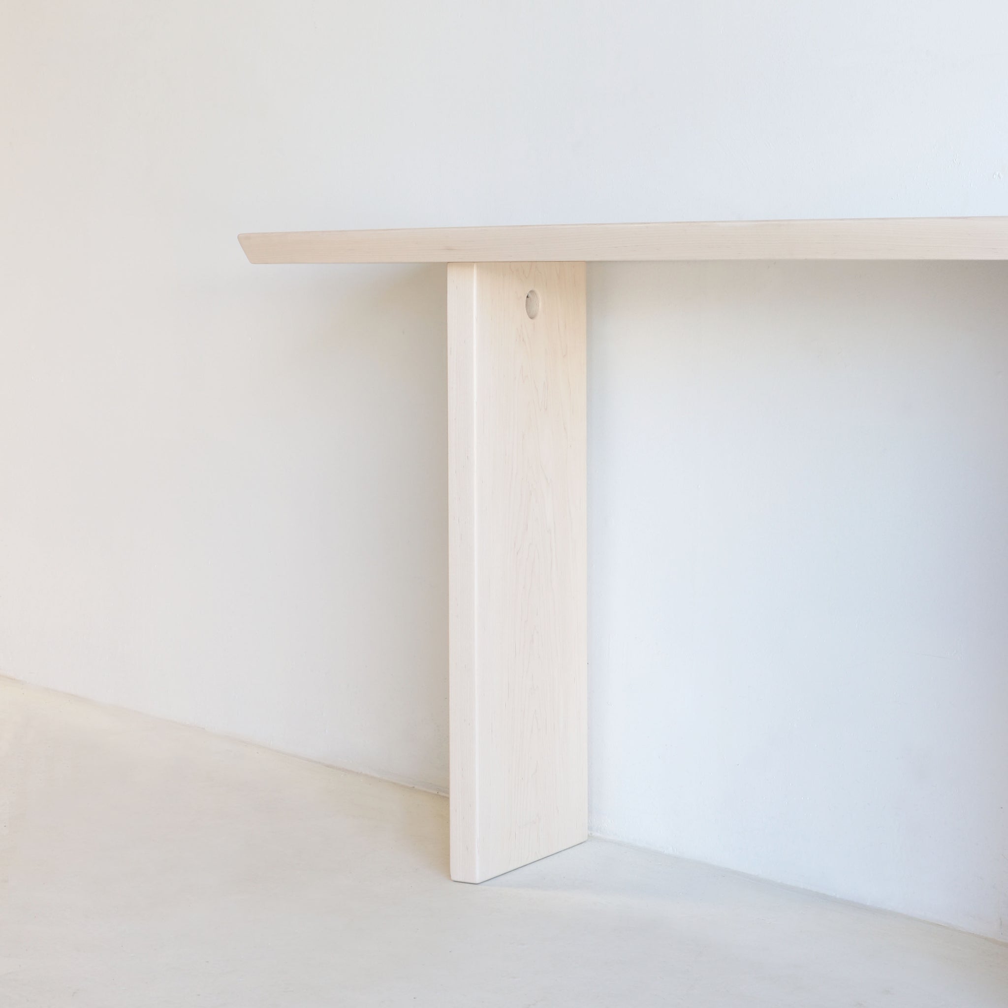 SLIGHT CONSOLE TABLE maple | 72"