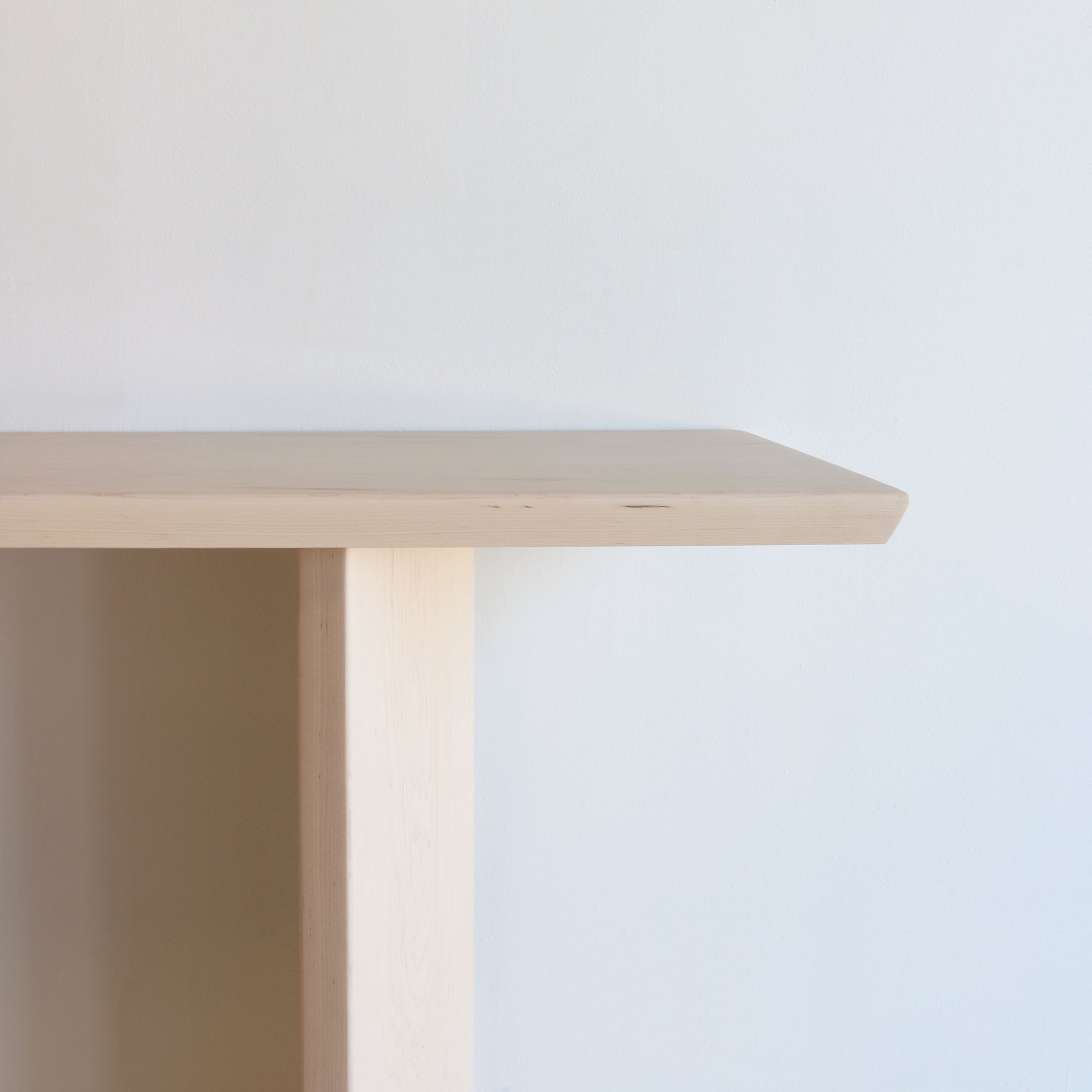 SLIGHT CONSOLE TABLE maple | 72"