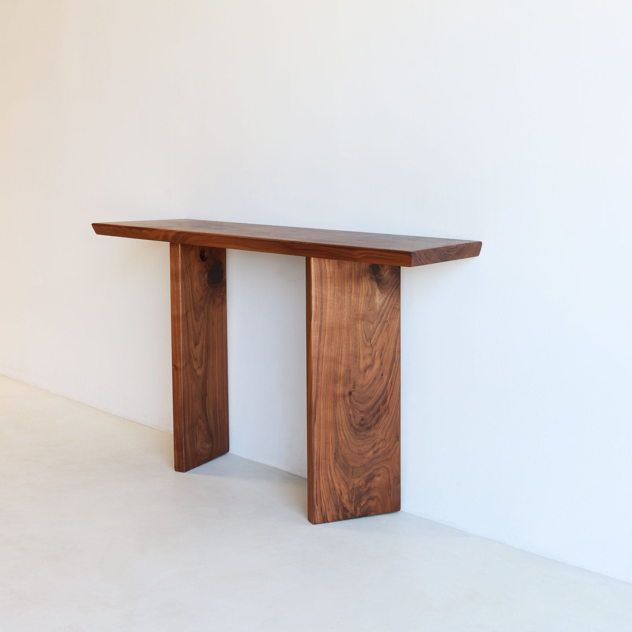 SLIGHT CONSOLE TABLE walnut | 60"