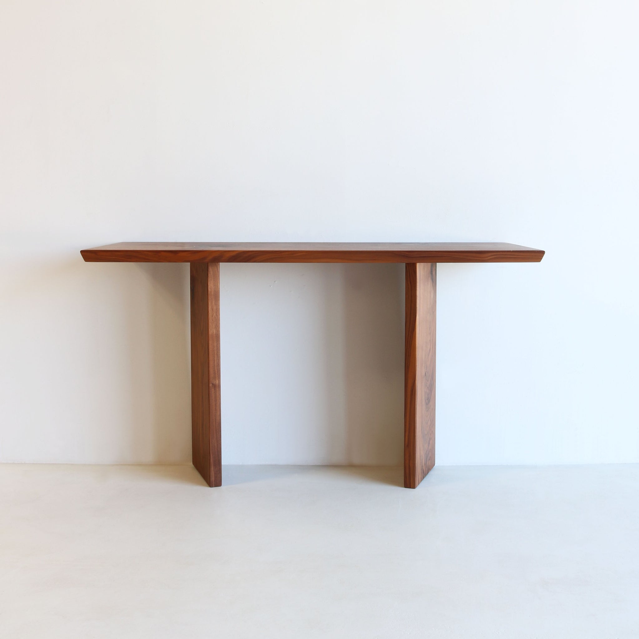 SLIGHT CONSOLE TABLE walnut | 60"