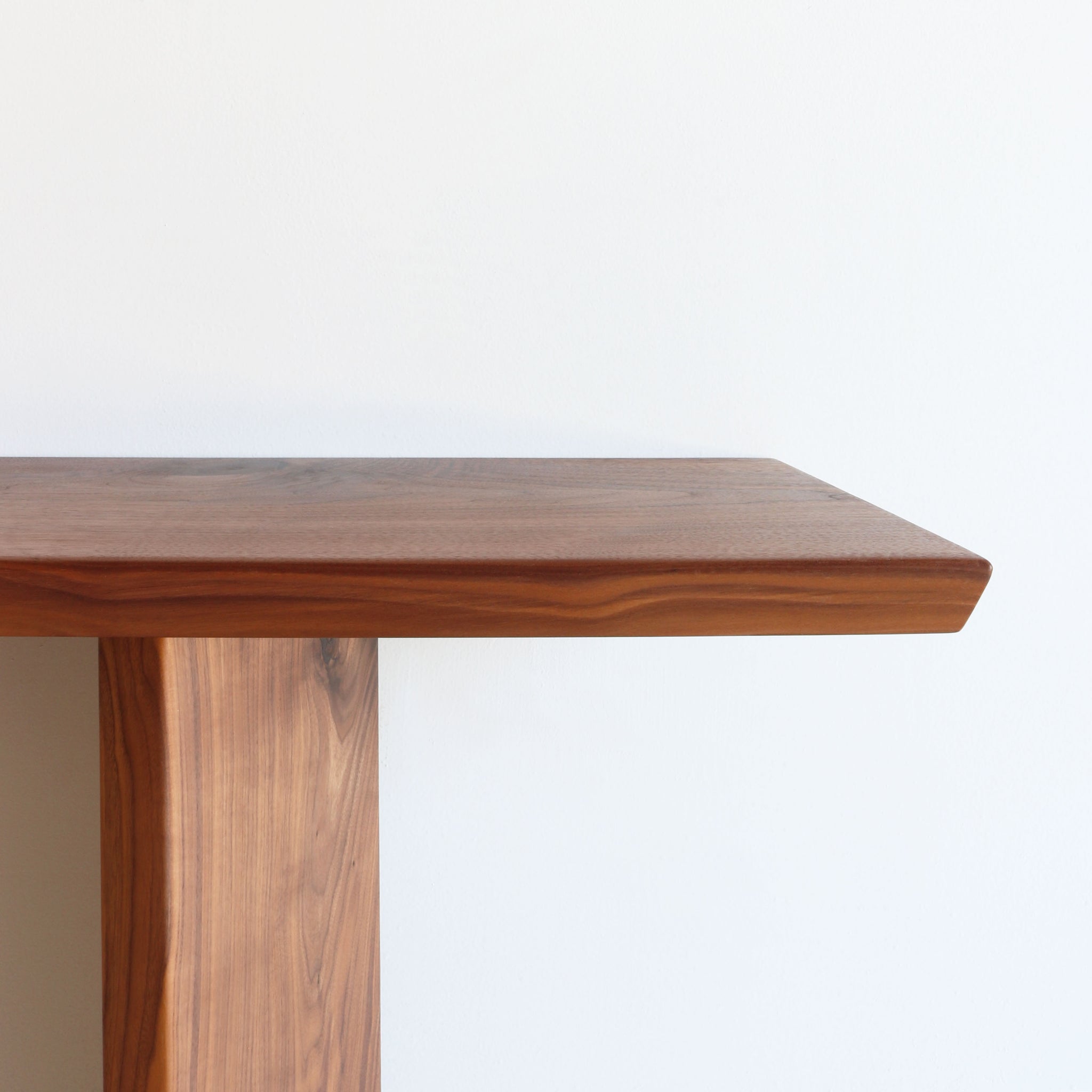 SLIGHT CONSOLE TABLE walnut | 60"