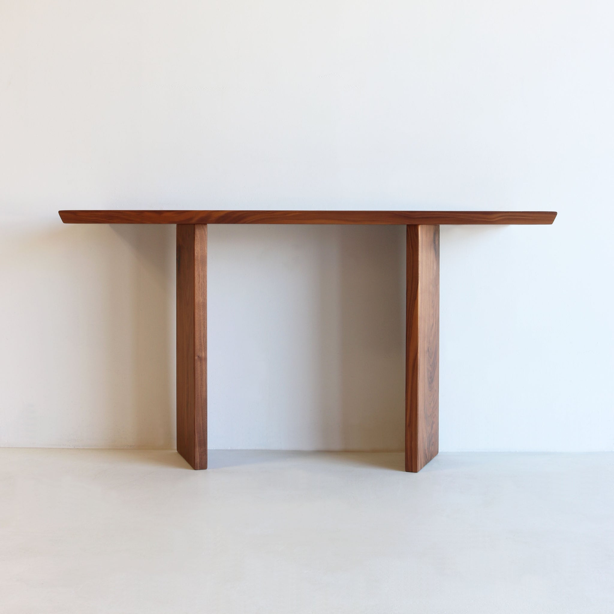 SLIGHT CONSOLE TABLE walnut | 60"