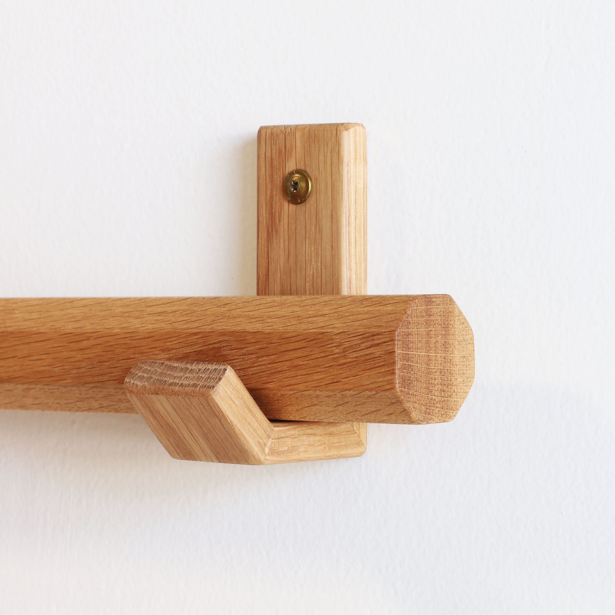 VERA DOWEL + BRACKETS oak