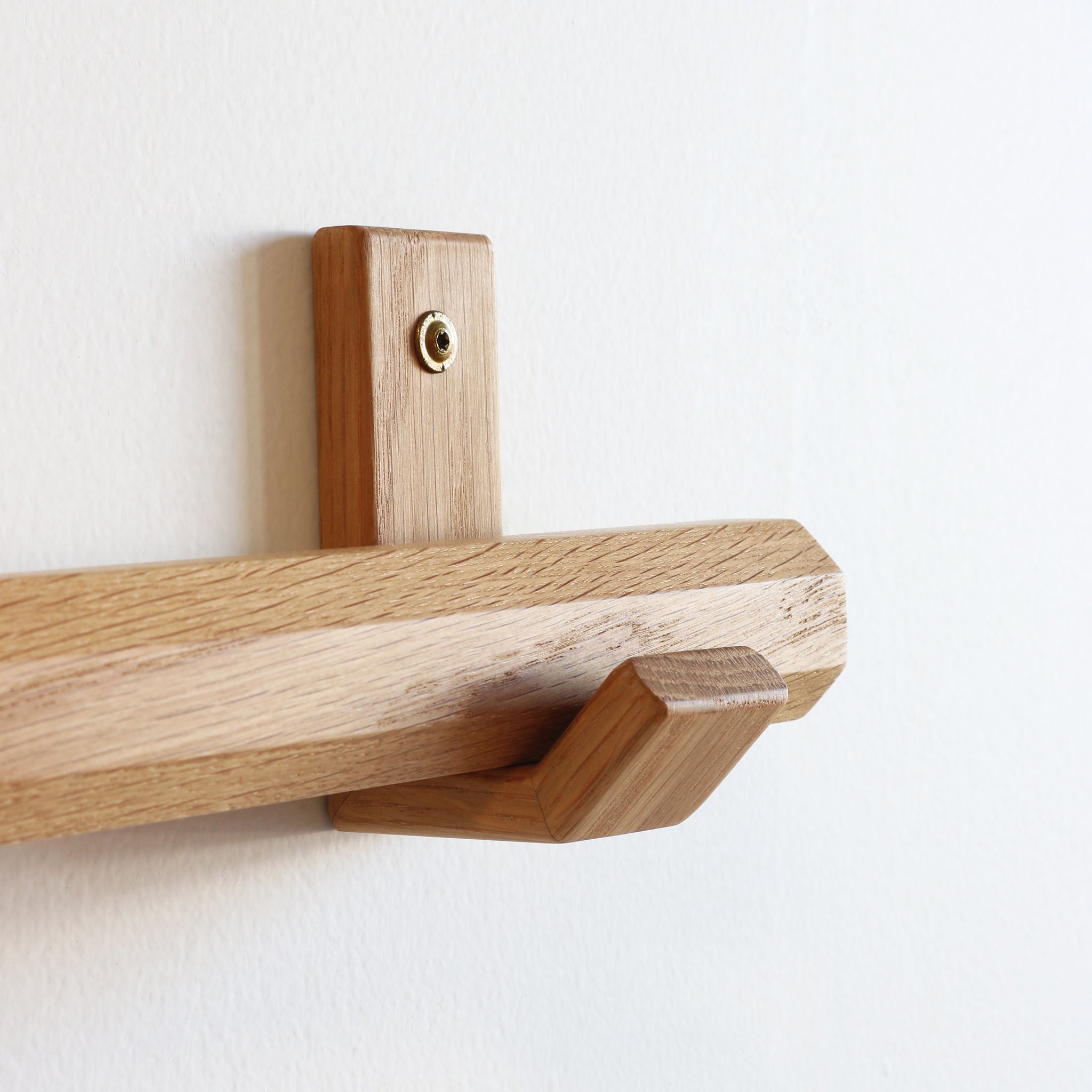 VERA DOWEL + BRACKETS oak