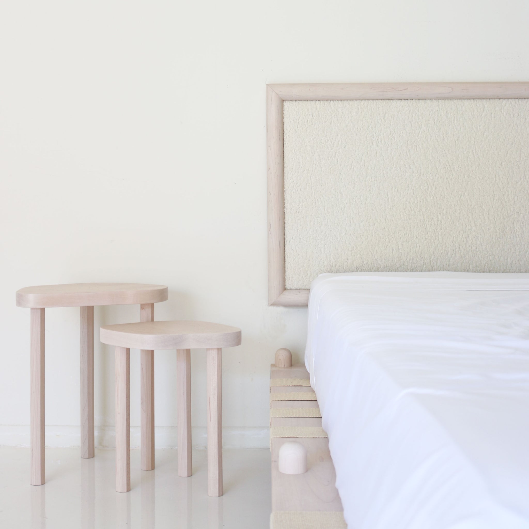 CAPSULE MOUNTED HEADBOARD maple