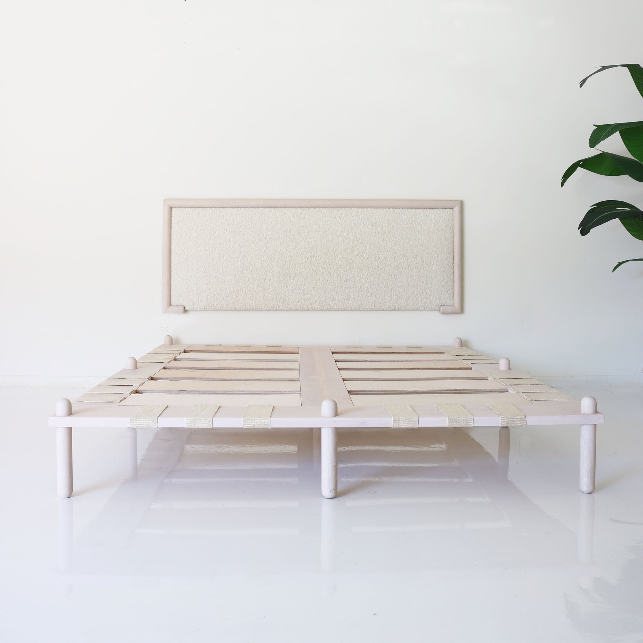 CAPSULE MOUNTED HEADBOARD maple