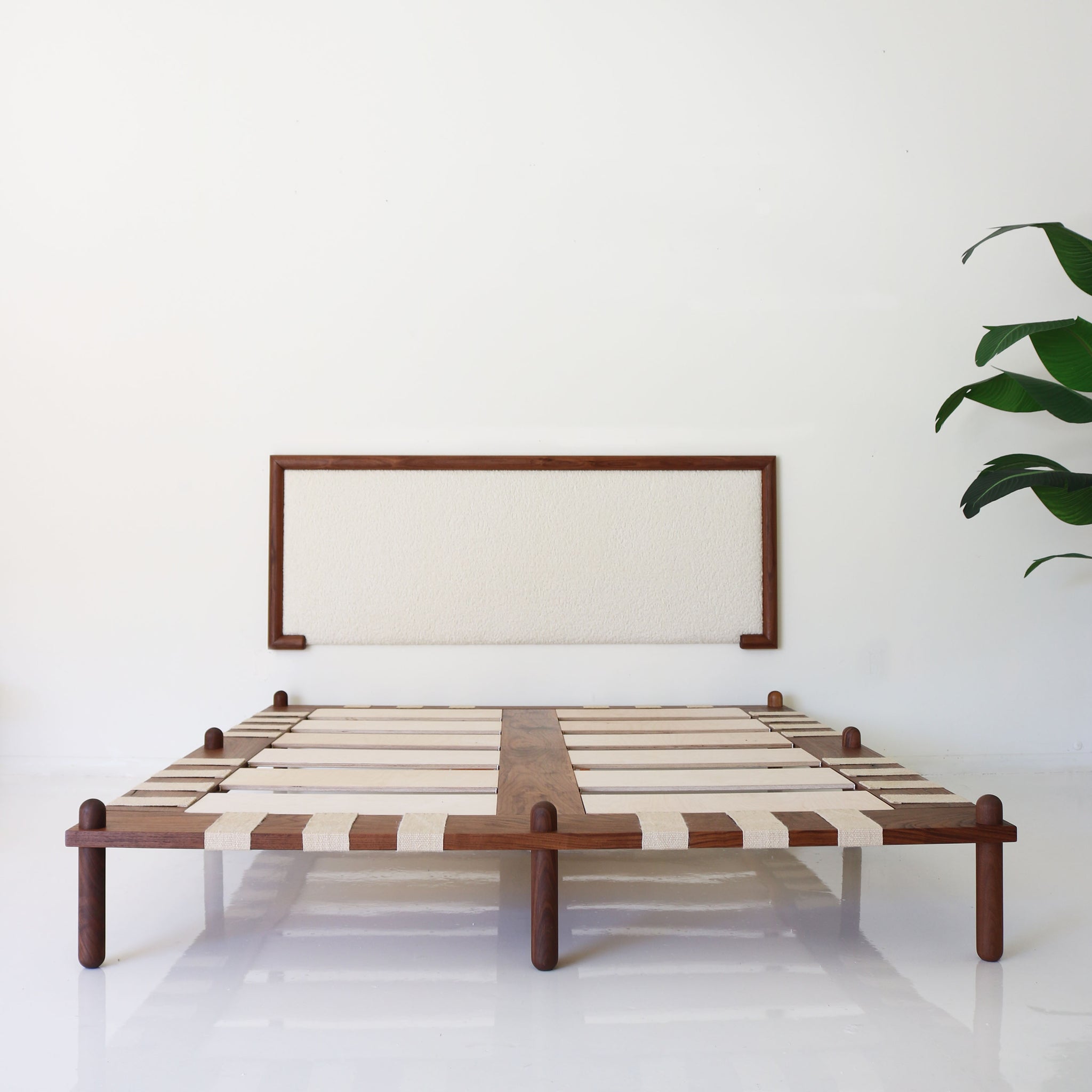 CAPSULE PLATFORM BEDFRAME walnut