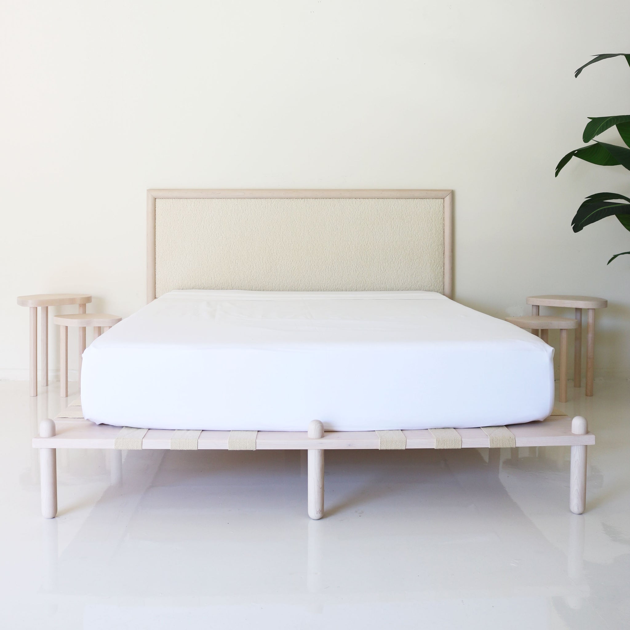 CAPSULE MOUNTED HEADBOARD maple