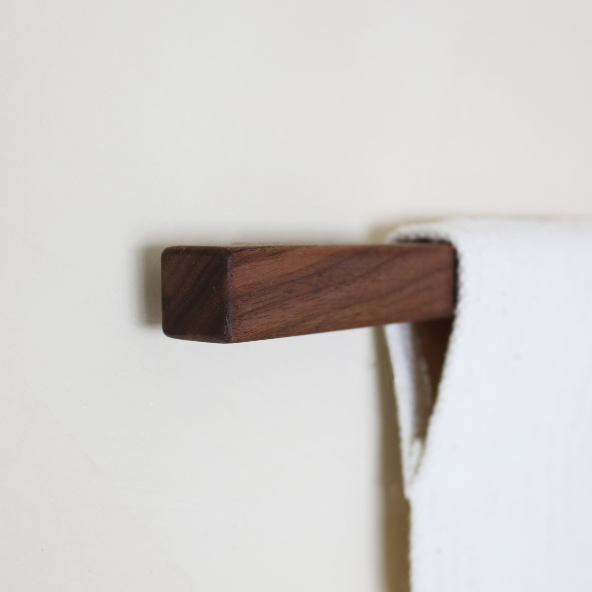 SIMPLE DOWEL  walnut