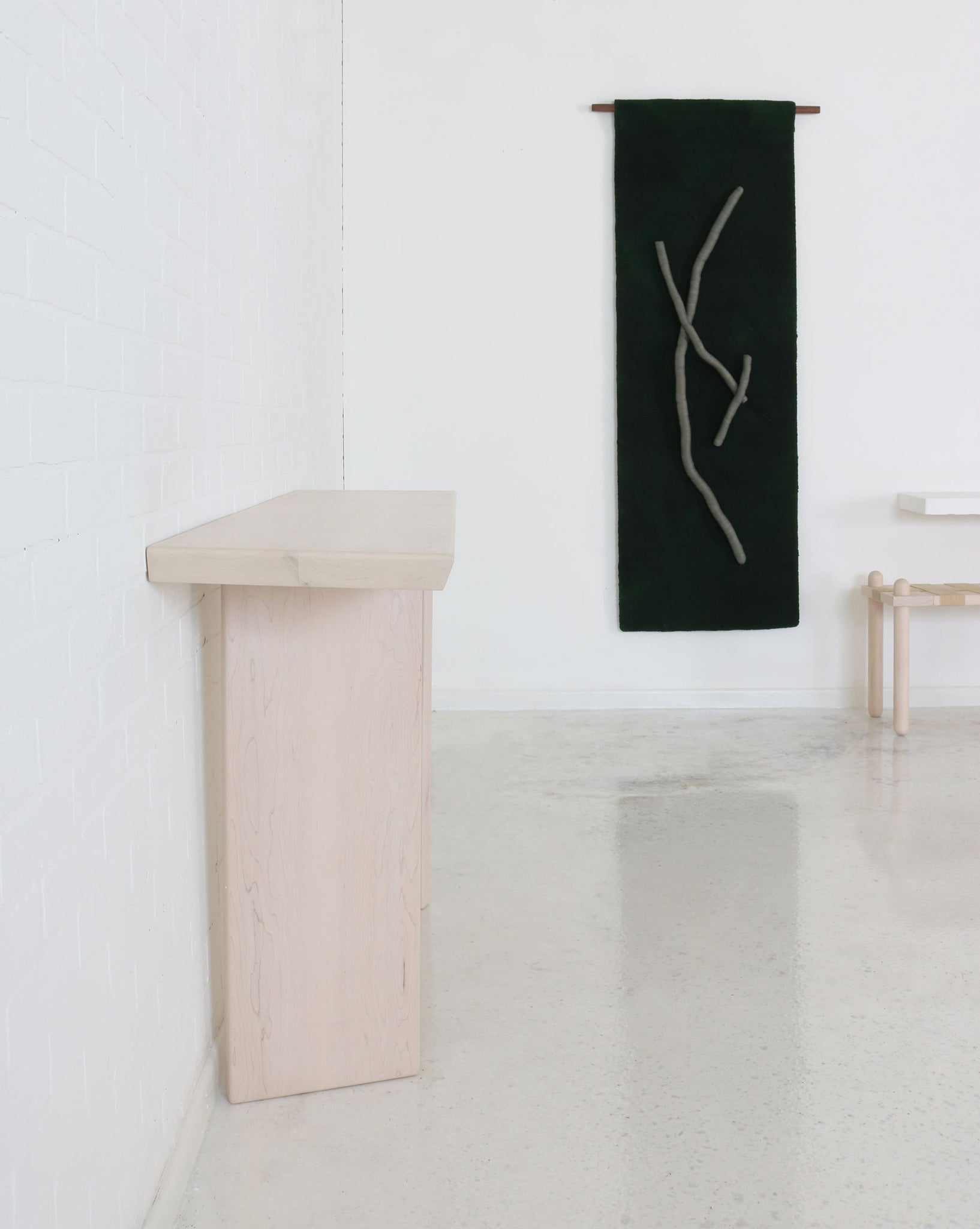 SLIGHT CONSOLE TABLE maple | 60"